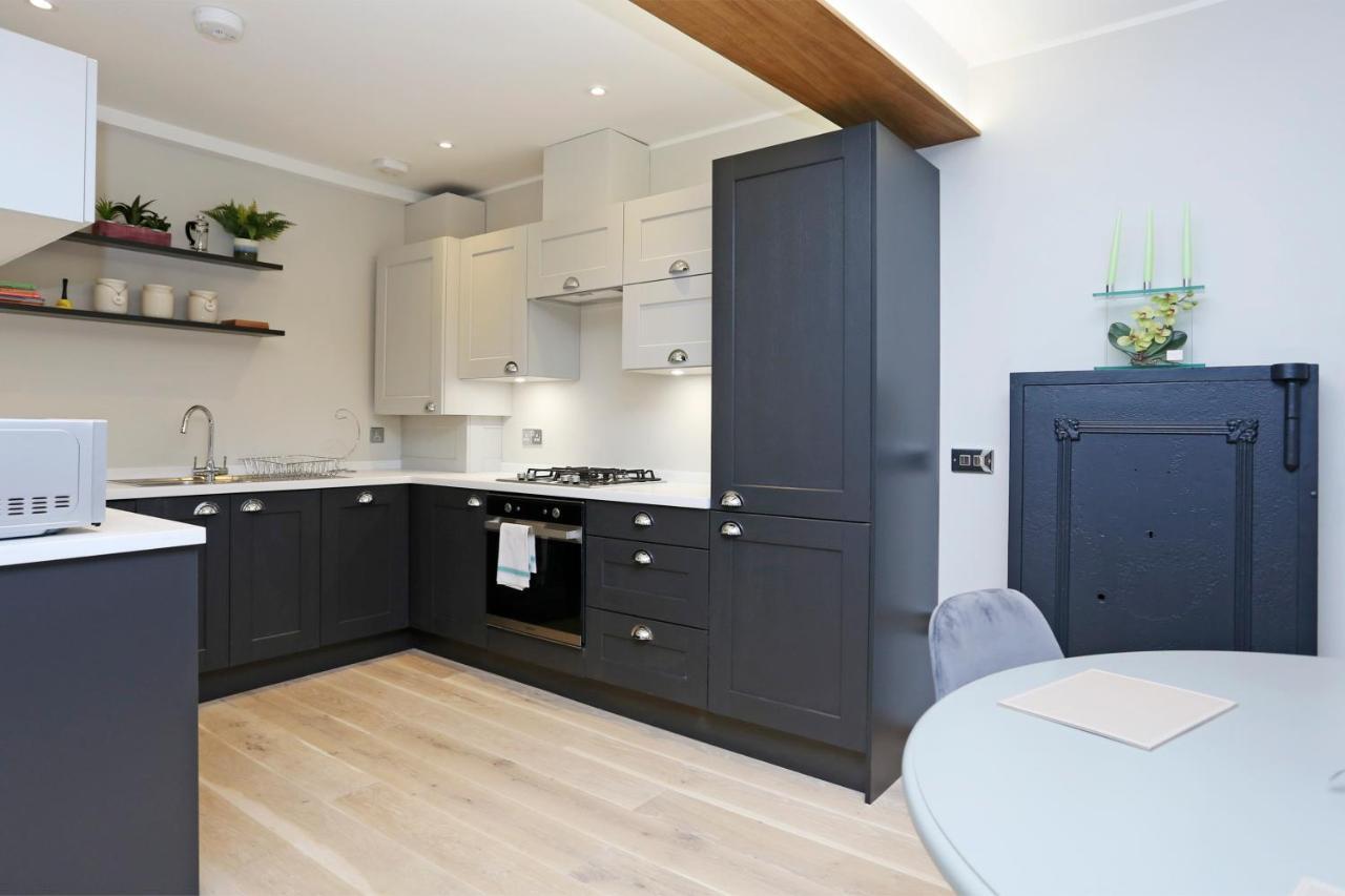 Joivy Refurbished Home On The Royal Mile Edinburgh Exterior photo
