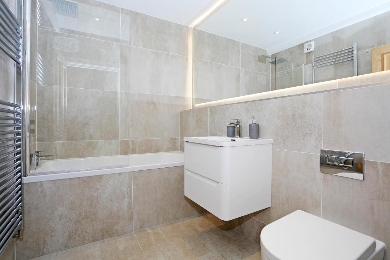 Joivy Refurbished Home On The Royal Mile Edinburgh Exterior photo